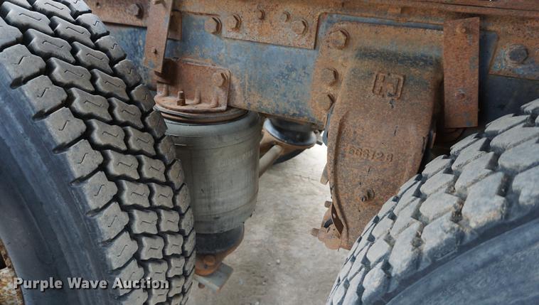 image for item DD7681 1994 Ford Aeromax L9000 semi truck