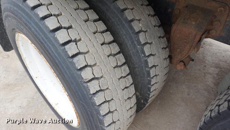 image for item DD7681 1994 Ford Aeromax L9000 semi truck