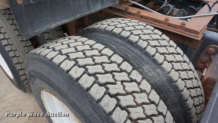 image for item DD7681 1994 Ford Aeromax L9000 semi truck