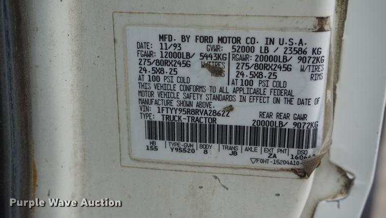 image for item DD7681 1994 Ford Aeromax L9000 semi truck