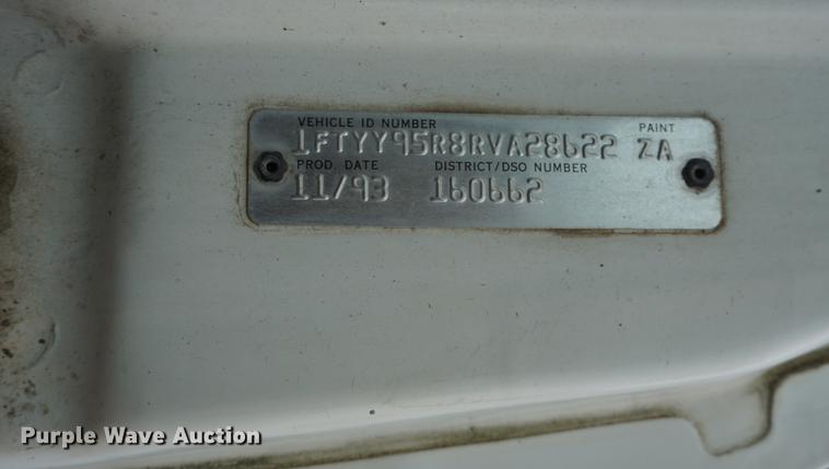 image for item DD7681 1994 Ford Aeromax L9000 semi truck