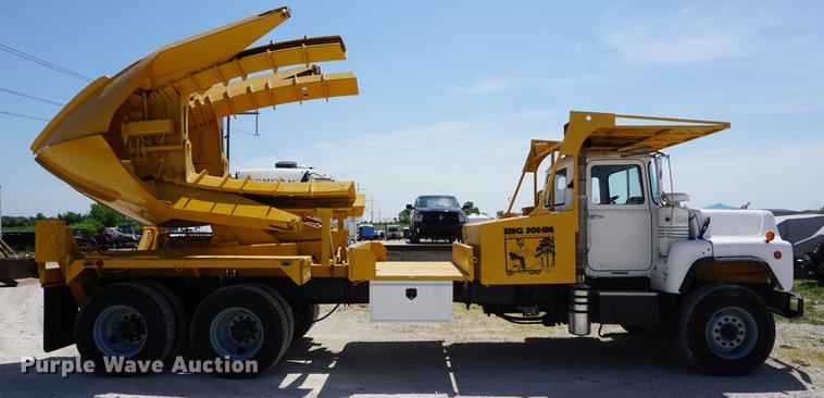 image for item DD7684 1998 Mack DM690S truck with Big John tree spade