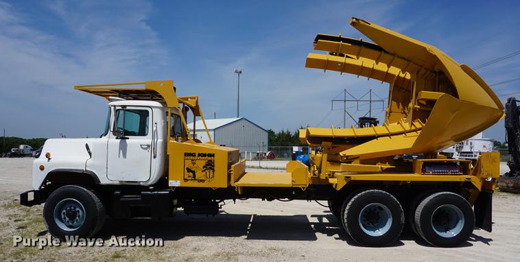 image for item DD7684 1998 Mack DM690S truck with Big John tree spade