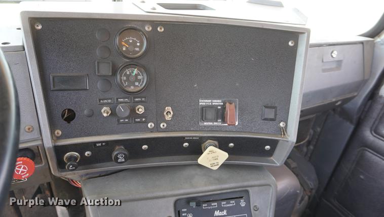 image for item DD7684 1998 Mack DM690S truck with Big John tree spade