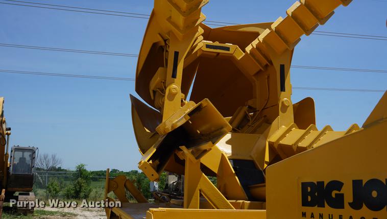 image for item DD7684 1998 Mack DM690S truck with Big John tree spade