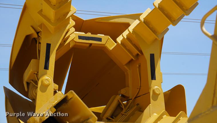 image for item DD7684 1998 Mack DM690S truck with Big John tree spade