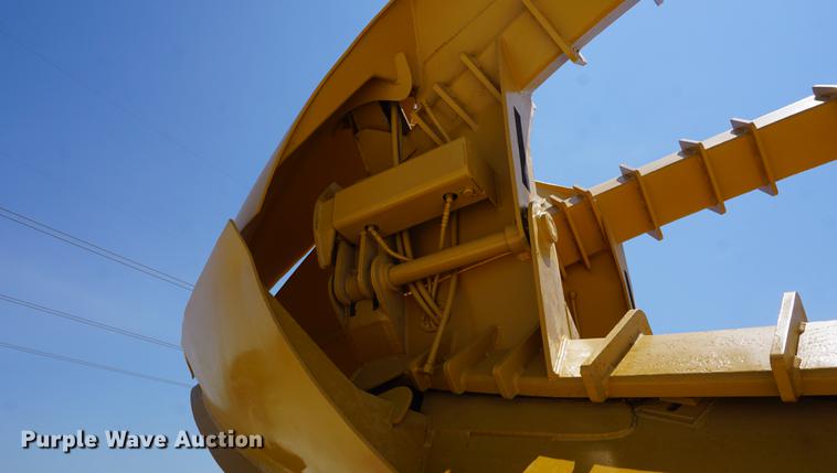 image for item DD7684 1998 Mack DM690S truck with Big John tree spade