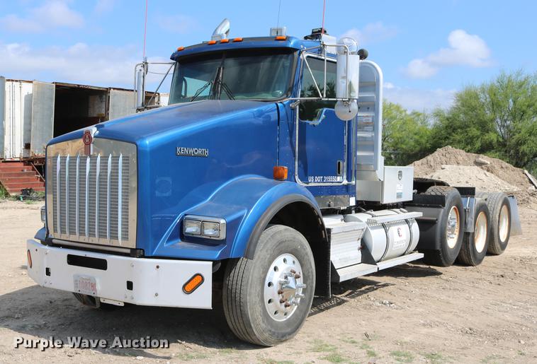 image for item DD8239 2009 Kenworth T800 semi truck