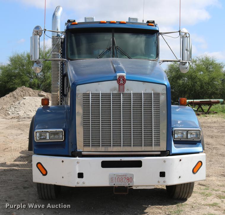 image for item DD8239 2009 Kenworth T800 semi truck