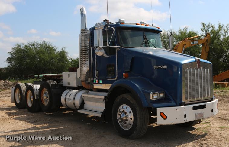 image for item DD8239 2009 Kenworth T800 semi truck