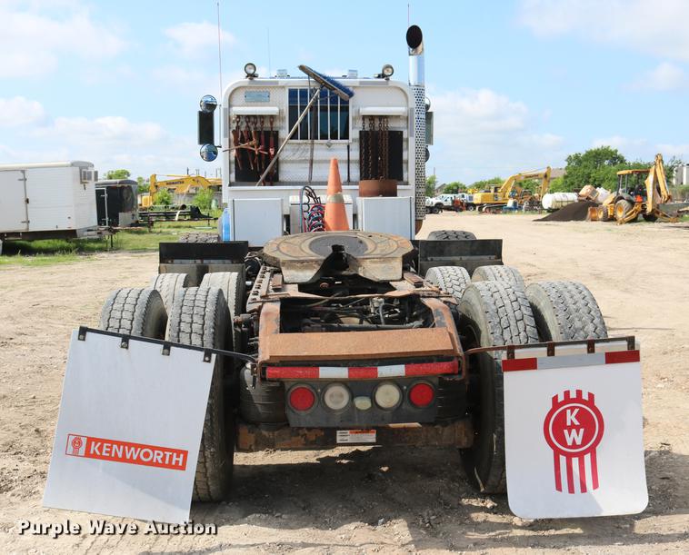 image for item DD8239 2009 Kenworth T800 semi truck