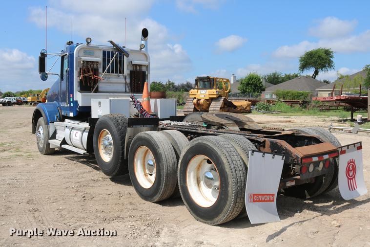 image for item DD8239 2009 Kenworth T800 semi truck