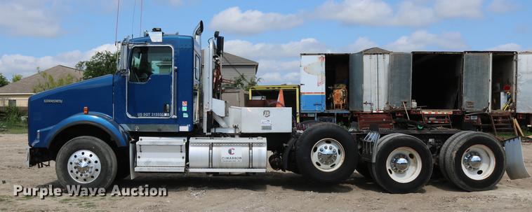 image for item DD8239 2009 Kenworth T800 semi truck