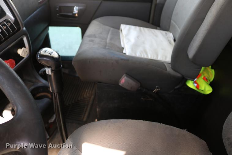 image for item DD8239 2009 Kenworth T800 semi truck