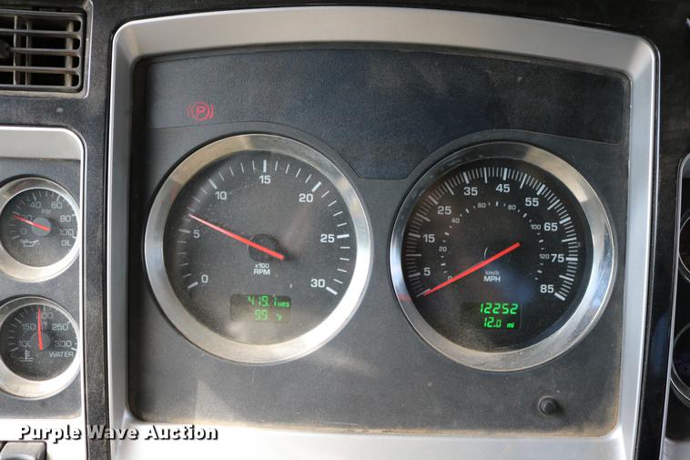 image for item DD8239 2009 Kenworth T800 semi truck