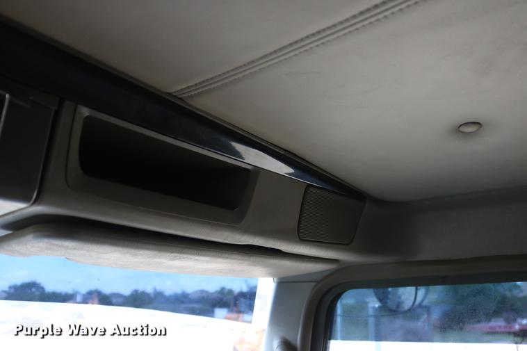 image for item DD8239 2009 Kenworth T800 semi truck