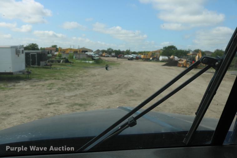 image for item DD8239 2009 Kenworth T800 semi truck