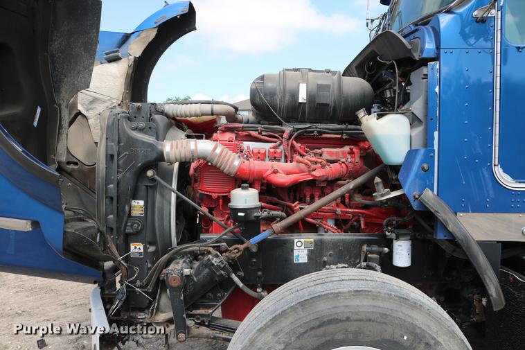 image for item DD8239 2009 Kenworth T800 semi truck