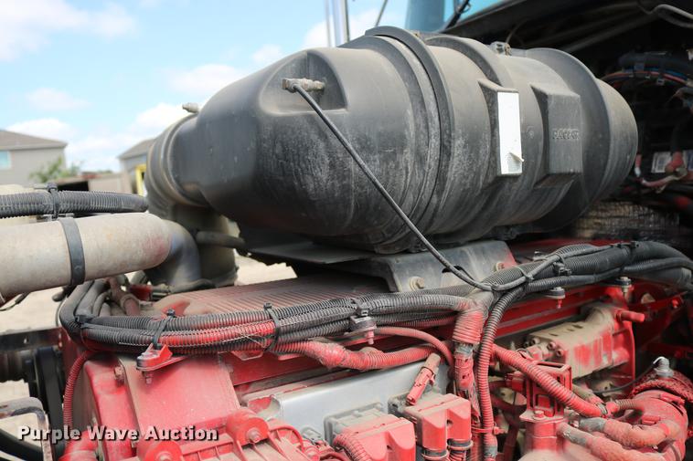 image for item DD8239 2009 Kenworth T800 semi truck