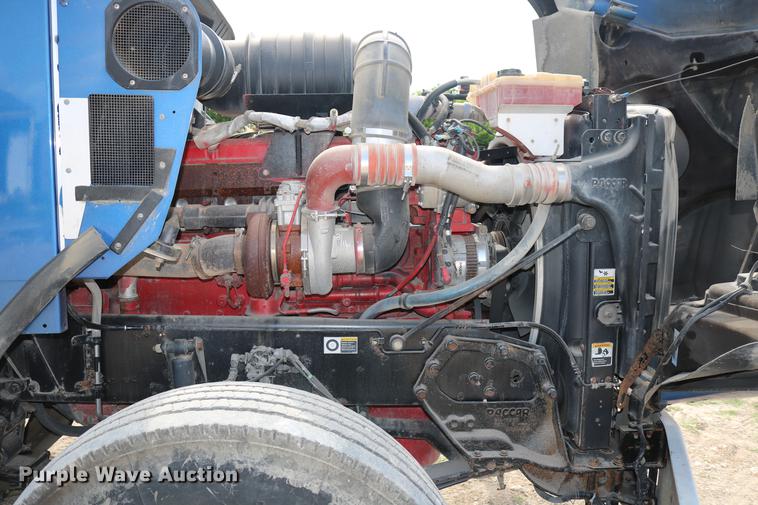 image for item DD8239 2009 Kenworth T800 semi truck