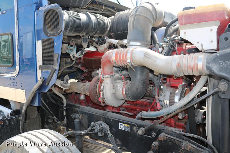 image for item DD8239 2009 Kenworth T800 semi truck