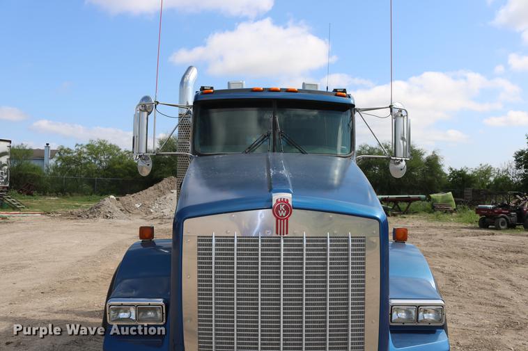 image for item DD8239 2009 Kenworth T800 semi truck