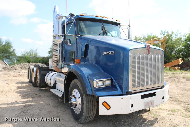 image for item DD8239 2009 Kenworth T800 semi truck