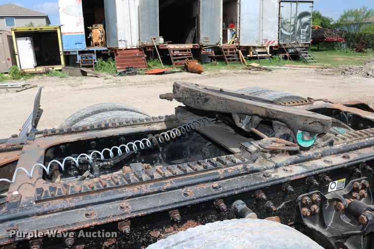 image for item DD8239 2009 Kenworth T800 semi truck