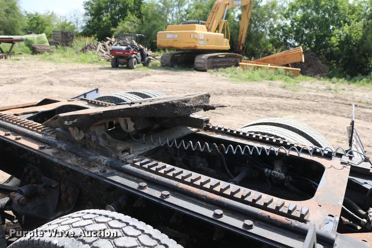 image for item DD8239 2009 Kenworth T800 semi truck