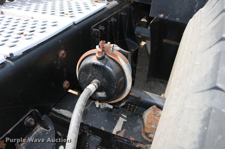 image for item DD8239 2009 Kenworth T800 semi truck