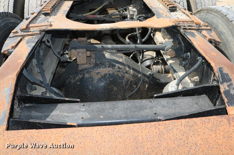 image for item DD8239 2009 Kenworth T800 semi truck