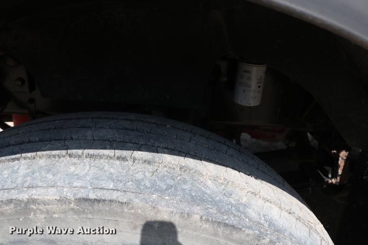 image for item DD8239 2009 Kenworth T800 semi truck