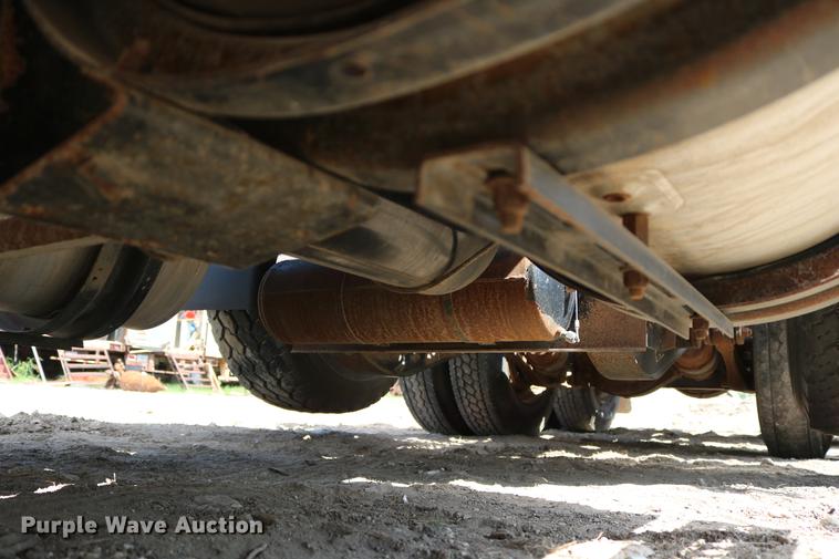 image for item DD8239 2009 Kenworth T800 semi truck