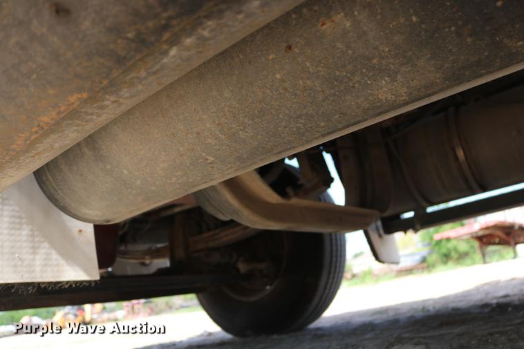 image for item DD8239 2009 Kenworth T800 semi truck