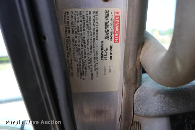 image for item DD8239 2009 Kenworth T800 semi truck