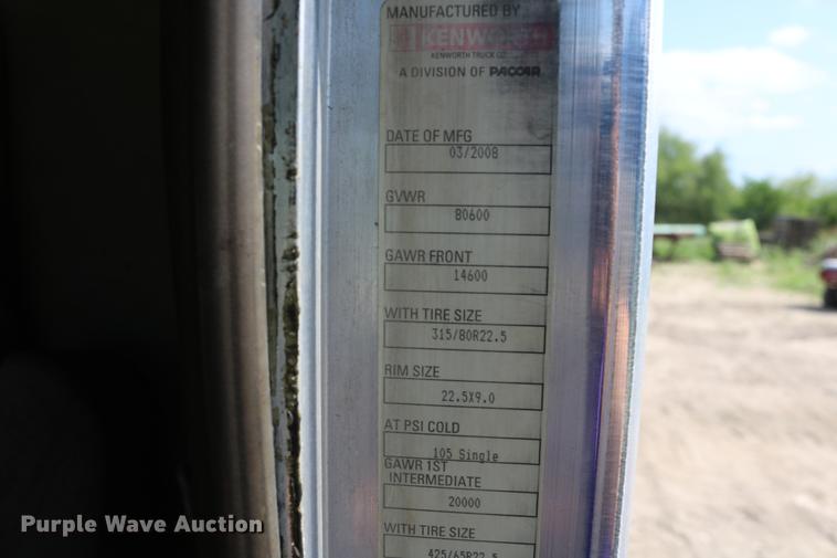 image for item DD8239 2009 Kenworth T800 semi truck