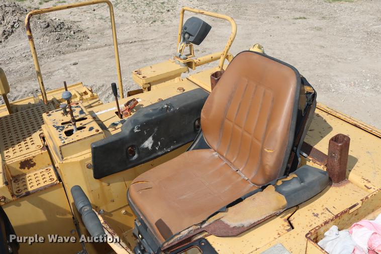 image for item DD8248 1999 Caterpillar 561M pipelayer