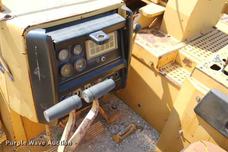 image for item DD8248 1999 Caterpillar 561M pipelayer