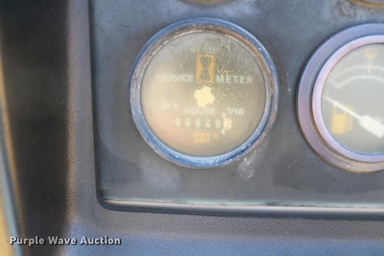 image for item DD8248 1999 Caterpillar 561M pipelayer