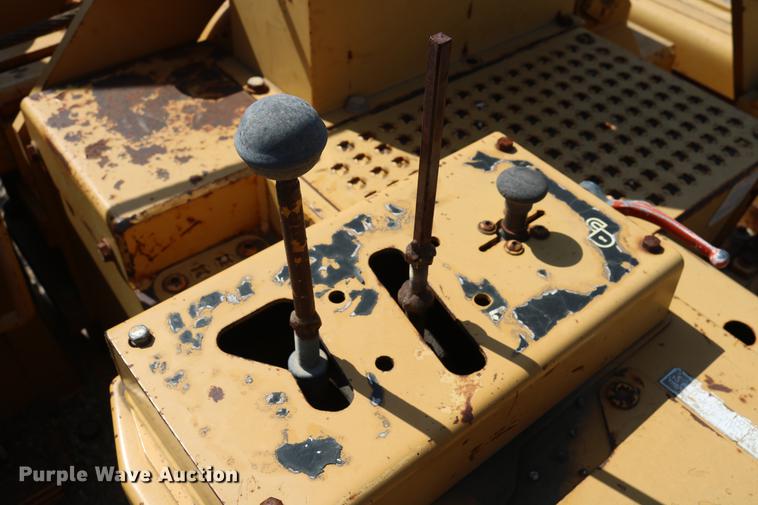 image for item DD8248 1999 Caterpillar 561M pipelayer