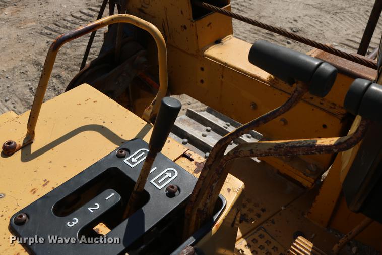 image for item DD8248 1999 Caterpillar 561M pipelayer