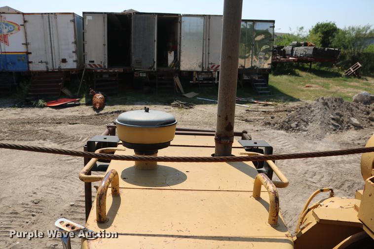 image for item DD8248 1999 Caterpillar 561M pipelayer