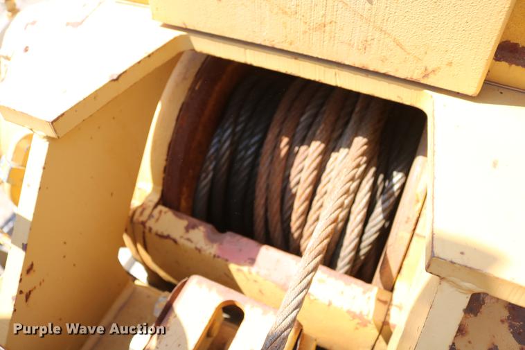 image for item DD8248 1999 Caterpillar 561M pipelayer