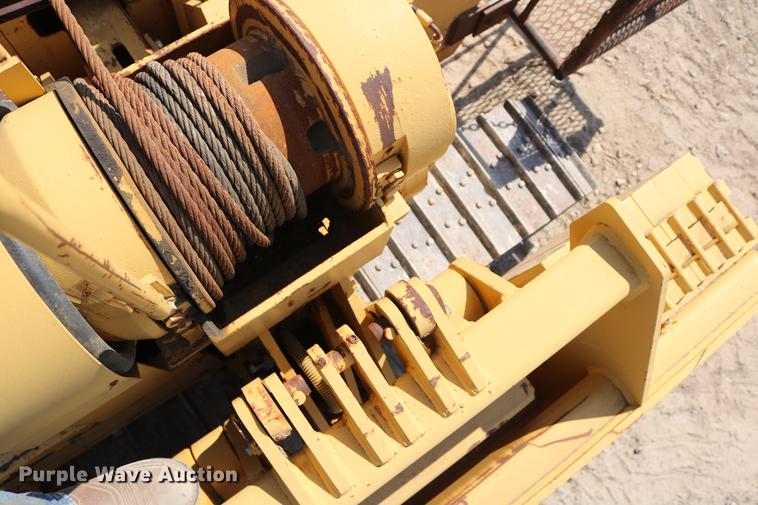 image for item DD8248 1999 Caterpillar 561M pipelayer