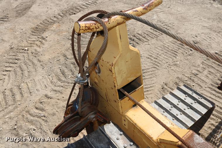 image for item DD8248 1999 Caterpillar 561M pipelayer