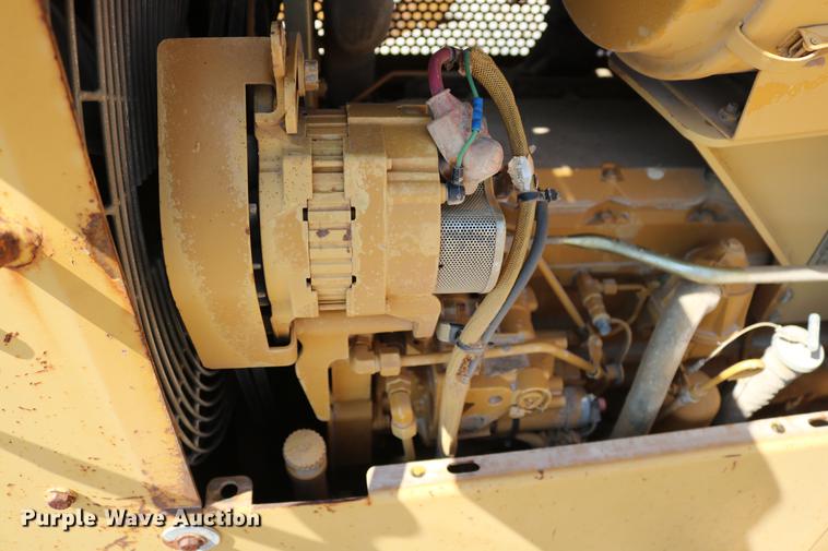 image for item DD8248 1999 Caterpillar 561M pipelayer