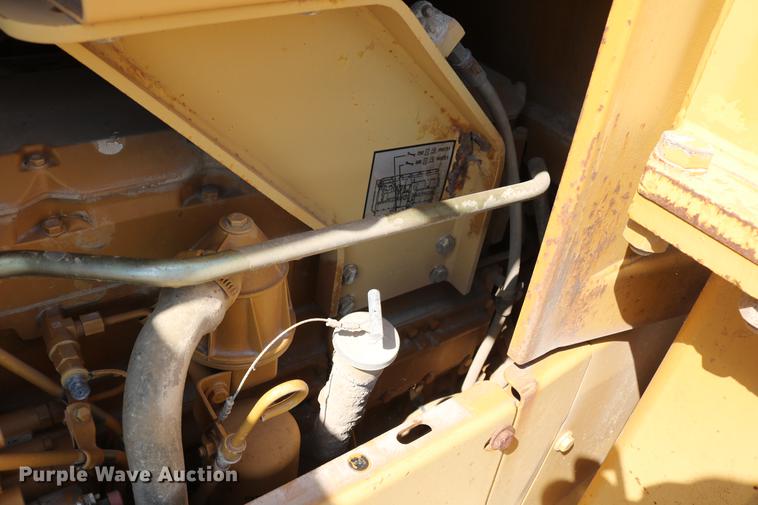 image for item DD8248 1999 Caterpillar 561M pipelayer