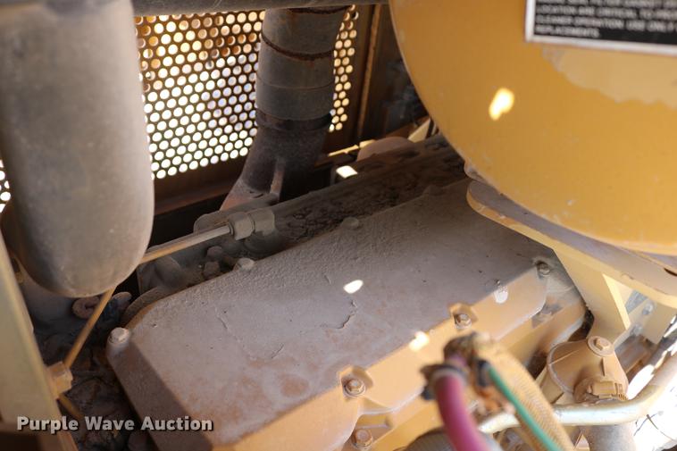 image for item DD8248 1999 Caterpillar 561M pipelayer