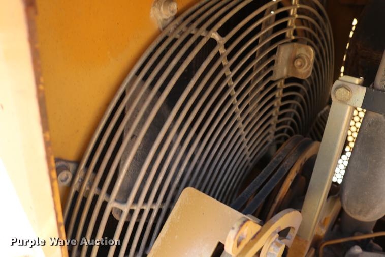 image for item DD8248 1999 Caterpillar 561M pipelayer