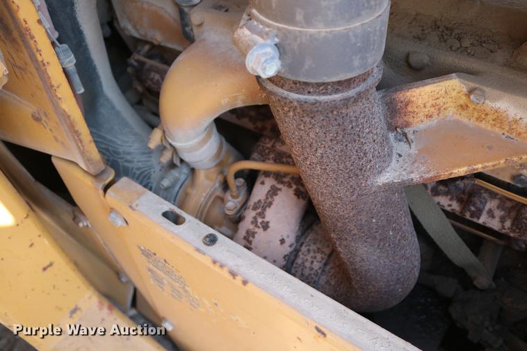 image for item DD8248 1999 Caterpillar 561M pipelayer